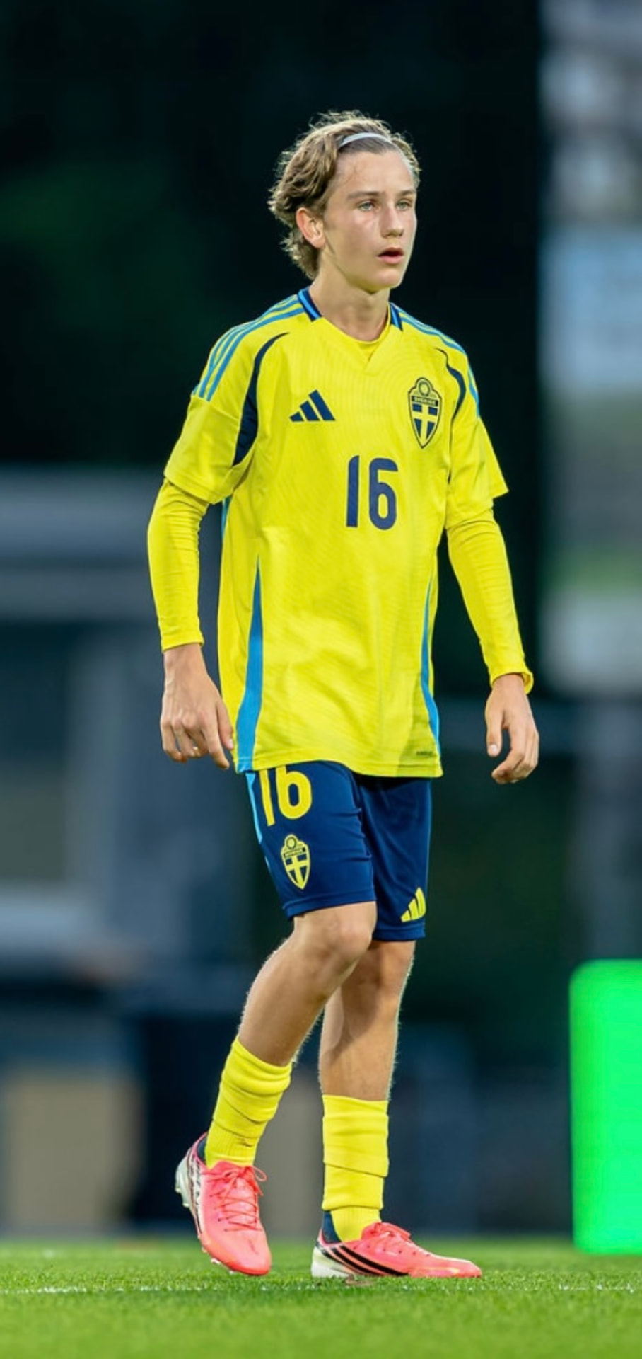 Charlie Åslander in Sweden kit, number 16